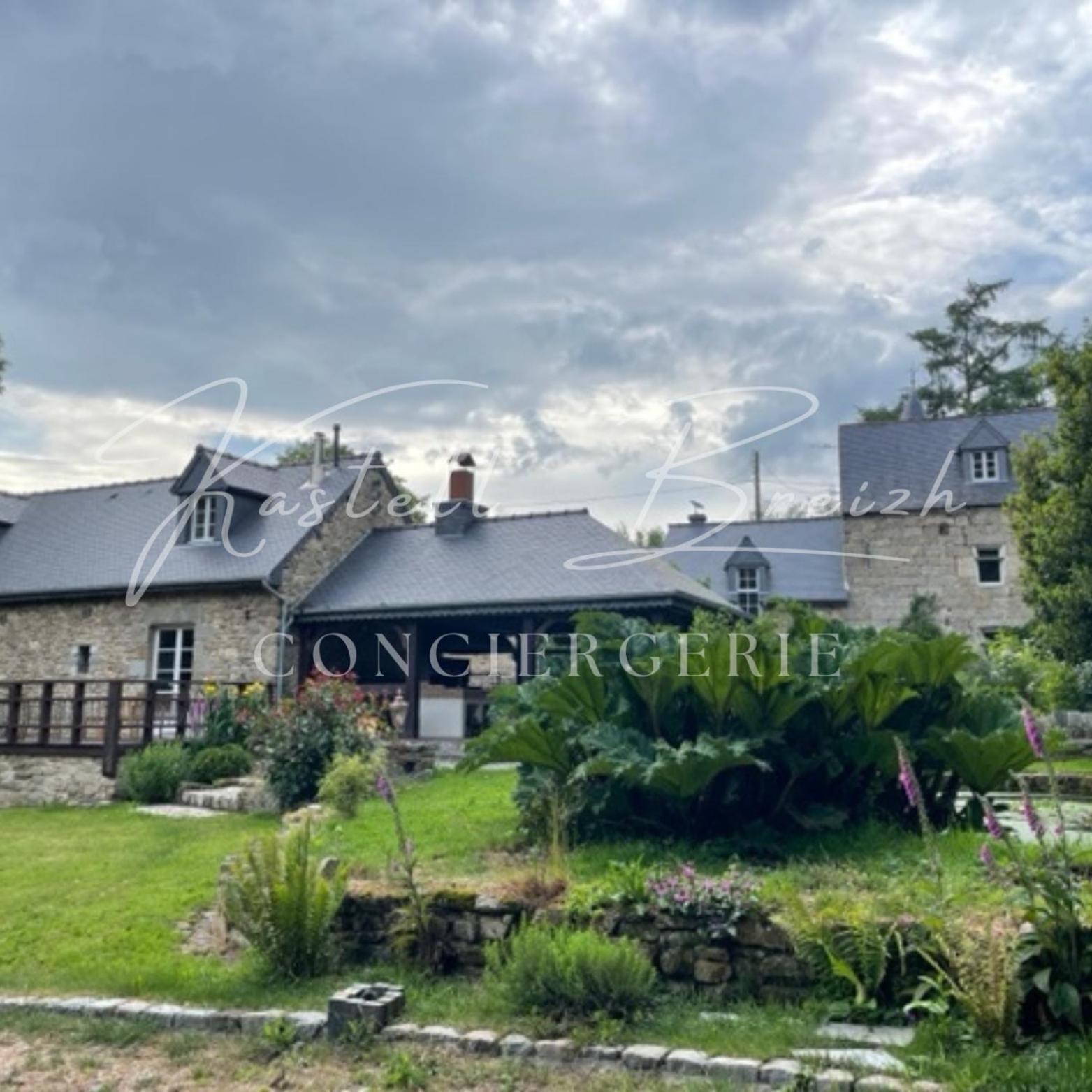 Villa La Familiale Du Manoir De Kerollivier à Saint-Gilles-Pligeaux Extérieur photo