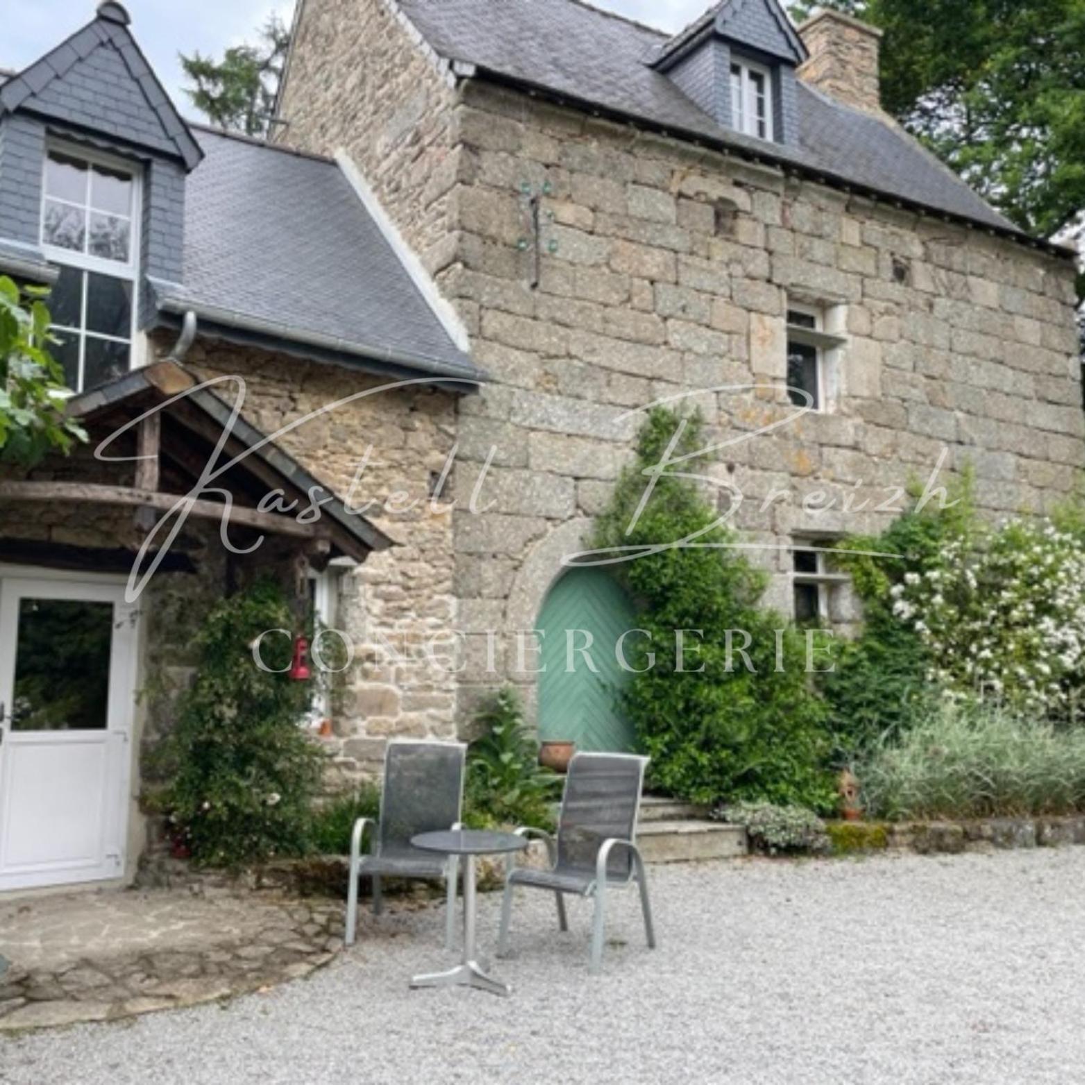 Villa La Familiale Du Manoir De Kerollivier à Saint-Gilles-Pligeaux Extérieur photo
